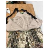 Cabela’s dry plus insulated bibs and jacket.size 3xl