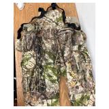 Cabela’s dry plus insulated bibs and jacket.size 3xl