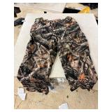 Gamehide camo hunting pants. Size 4xl