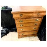 Narrow dresser