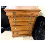 Narrow dresser