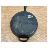 Lodge cast iron skillet