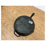 Lodge cast iron skillet