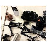 Recharchable battery pack stand w/5 batteries and random cords/tech