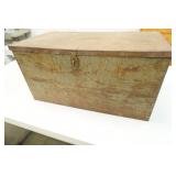 Vintage Giller Tool Company Metal Chest