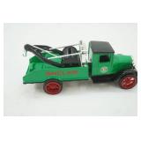 Vintage Ertl 1931 Sinclair Hawkeye Wrecker Bank. die cast metal 1/25 scale