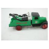 Vintage Ertl 1931 Sinclair Hawkeye Wrecker Bank. die cast metal 1/25 scale