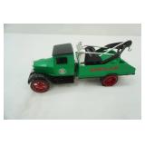 Vintage Ertl 1931 Sinclair Hawkeye Wrecker Bank. die cast metal 1/25 scale
