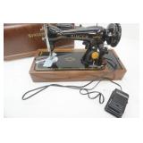 Vintage Singer Sewing Machine with Wooden Cover. Model 15-91. Very good Condition.