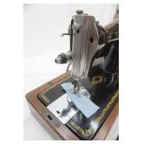 Vintage Singer Sewing Machine with Wooden Cover. Model 15-91. Very good Condition.