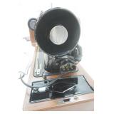 Vintage Singer Sewing Machine with Wooden Cover. Model 15-91. Very good Condition.