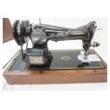 Vintage Singer Sewing Machine with Wooden Cover. Model 15-91. Very good Condition.