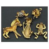 Beautiful Assortment of Vintage Necklaces, Brooches, Rings, Jewelry Boxes and Sequin Collar Beautiful Assortment of Vintage Necklaces, Brooches, Rings, Jewelry Boxes and Sequin Collar