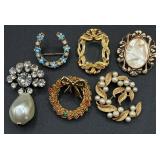 Beautiful Assortment of Vintage Necklaces, Brooches, Rings, Jewelry Boxes and Sequin Collar Beautiful Assortment of Vintage Necklaces, Brooches, Rings, Jewelry Boxes and Sequin Collar