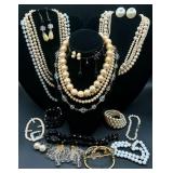 Vintage Glitz and Glam Style Necklaces, Earrings and Bracelets Vintage Glitz and Glam Style Necklaces, Earrings and Bracelets