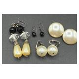 Vintage Glitz and Glam Style Necklaces, Earrings and Bracelets Vintage Glitz and Glam Style Necklaces, Earrings and Bracelets