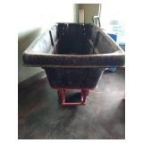 Rubbermaid Heavy Duty 1/2 Cubic Yard 1,400lb. Tilt Truck