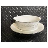 Noritake Melissa 3080 Contemporary Fine China - Floral Daisy Border Dinnerware Set