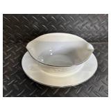 Noritake Melissa 3080 Contemporary Fine China - Floral Daisy Border Dinnerware Set