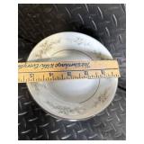 Noritake Melissa 3080 Contemporary Fine China - Floral Daisy Border Dinnerware Set