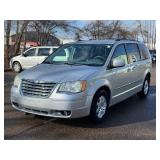 2009 CHRYSLER TOWN AND COUNTRY TOURING *No Accidents* (NO RESERVE) 2009 CHRYSLER TOWN AND COUNTRY TOURING *No Accidents* (NO RESERVE)