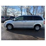 2009 CHRYSLER TOWN AND COUNTRY TOURING *No Accidents* (NO RESERVE) 2009 CHRYSLER TOWN AND COUNTRY TOURING *No Accidents* (NO RESERVE)