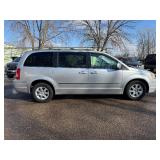 2009 CHRYSLER TOWN AND COUNTRY TOURING *No Accidents* (NO RESERVE) 2009 CHRYSLER TOWN AND COUNTRY TOURING *No Accidents* (NO RESERVE)