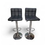 2 Hydraulic Stools