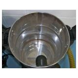 DeWalt DVX08SA 8 Gallon 5 HP Stainless Steel Wet/Dry Vac / Vacuum on Casters