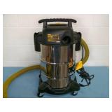 DeWalt DVX08SA 8 Gallon 5 HP Stainless Steel Wet/Dry Vac / Vacuum on Casters