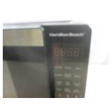 (D-3) Hamilton Beach 1400 Watt Micr...