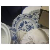 (EW3) Tote Full of a Dish Set as Sh...