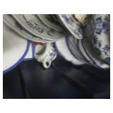 (EW3) Tote Full of a Dish Set as Sh...