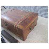 (CS) Vintage Wood Box with Vintage ...