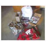 (EC1) Assorted Christmas Decor, Orn...