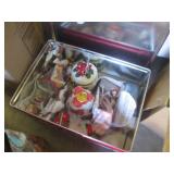 (EC1) Assorted Christmas Decor, Orn...