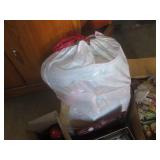 (EC1) Assorted Christmas Decor, Orn...