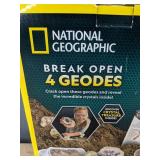 National Geographic Break Open 4 Geodes STEM Kit - Brand New *T