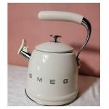 Smeg Pepper White Tea Kettle