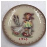 Hummel 1974 Annual Plate – Girl with Goose in Bas Relief