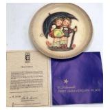 Hummel 1975 Annual Plate – "Stormy Weather" Boy and Girl Under Umbrella