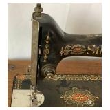 Antique Early 20th Century Singer Model 66 Sewing Machine