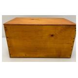Vintage Wooden UPPER VALLEY WASHINGTON State Apples Fruit Crate With Lid 11" x 12 1/4" x 19 1/2"