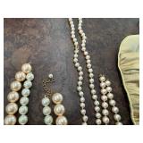 Elegant Pearl Necklace Set with Embroidered Jewelry Pouch