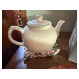 Teapot & Gravy Boat with Covered Ceramic Pie Plate