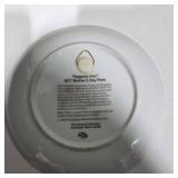 Vintage Mother’s Day 1977 Glass Plate & Decorative Figurine Set – Retro Collectibles – Lot 18