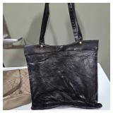 2-Piece Handbag Lot – Genuine Leather Black Clutch & Tan Shoulder Bag – Lot 31