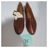 Women’s Genuine Leather Slip-On Shoes Size 8.5 Brown Embossed Design – Lot 35