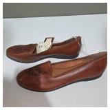 Women’s Genuine Leather Slip-On Shoes Size 8.5 Brown Embossed Design – Lot 35