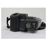 Nikon Coolpix 995 Digital Camera with Case Logic Case & Strap